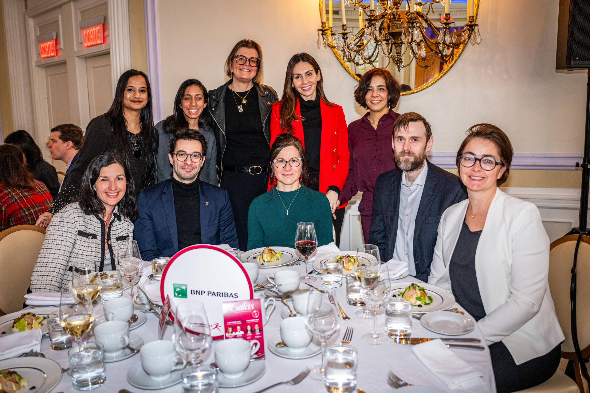 Photo des employé.e.s de BNP Paribas au Canada au Gala de La Gouvernance au Féminin / Photo of BNP Paribas in Canada employees at the Women in Governance Gala