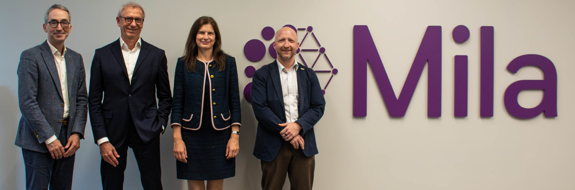 Photo des employé.e.s de BNP Paribas et de Mila lors de la signature du partenariat / Photo of BNP Paribas and Mila employees at the partnership signing